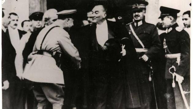 28 Ekim'de 'Efendiler yarın Cumhuriyet'i ilân edeceğiz' dedi... Bugün 29 Ekim! Cumhuriyet'imizin 97'nci yılı kutlu olsun!2
