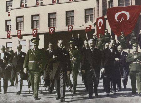 28 Ekim'de 'Efendiler yarın Cumhuriyet'i ilân edeceğiz' dedi... Bugün 29 Ekim! Cumhuriyet'imizin 97'nci yılı kutlu olsun!6