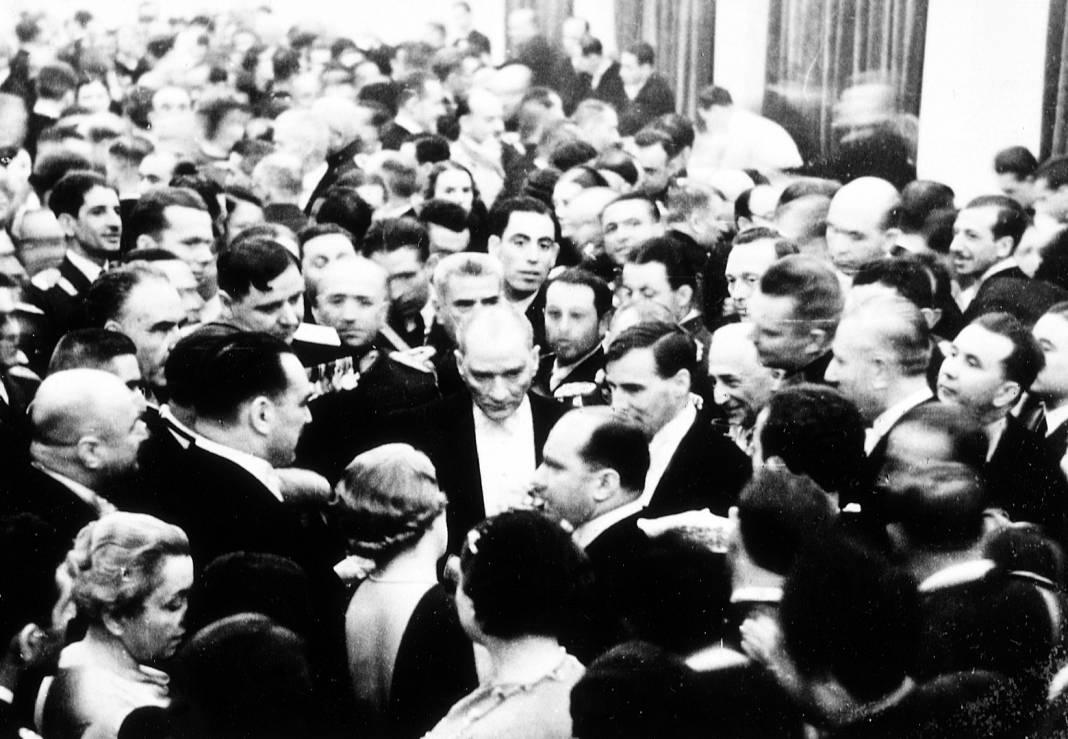 28 Ekim'de 'Efendiler yarın Cumhuriyet'i ilân edeceğiz' dedi... Bugün 29 Ekim! Cumhuriyet'imizin 97'nci yılı kutlu olsun!7