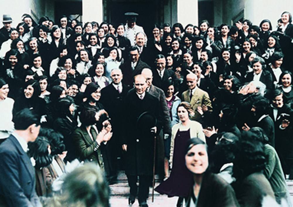Atatürk'ün renklendirilmiş fotoğrafları1