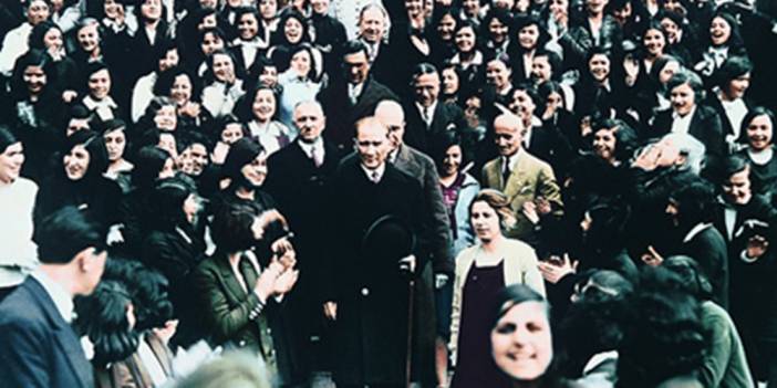 Atatürk'ün renklendirilmiş fotoğrafları