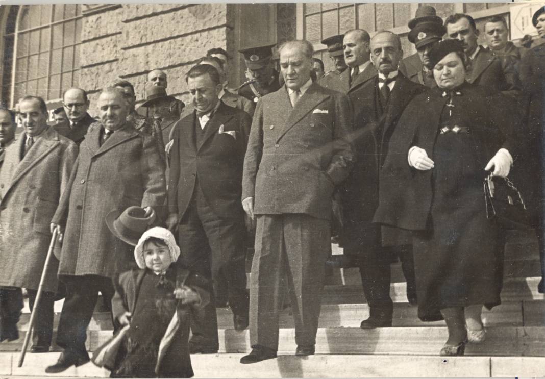 Atatürk ve çocuklar...1