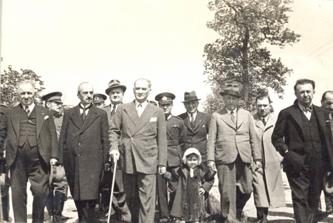 Atatürk ve çocuklar...5