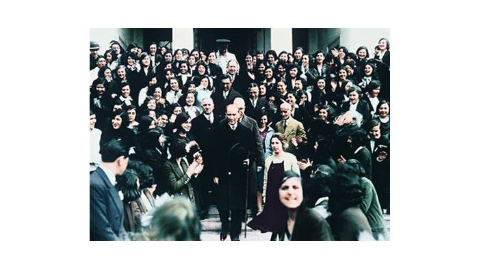 Ulu Önder'in renklendirilmiş en güzel fotoğrafları