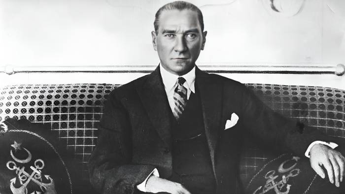 Mustafa Kemal Atatürk: "Türk çocuğu artık Arap çölleri için kanını dökmeyecektir."