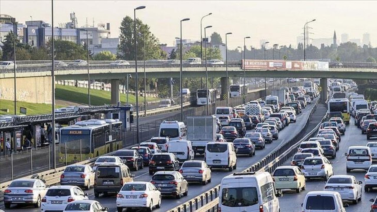 İstanbul'da trafik yoğunluğu yaşanıyor