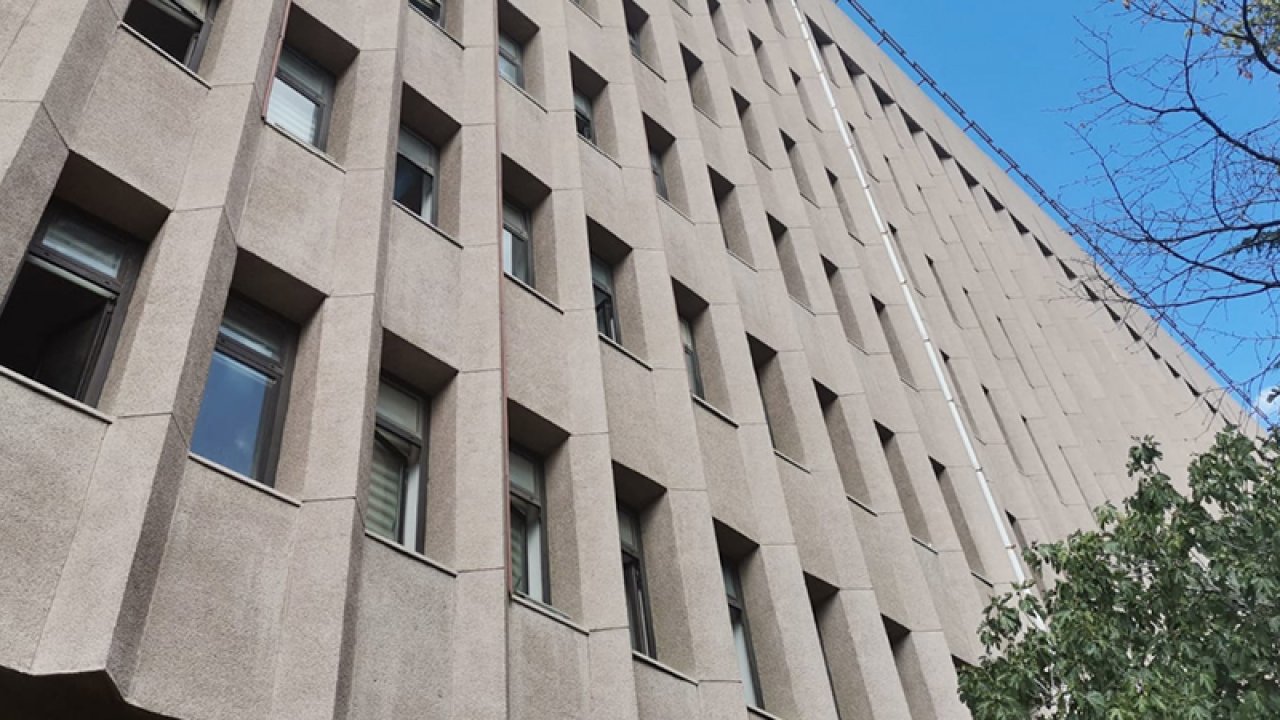 Hakim kararı okudu, sanık pencereden atladı