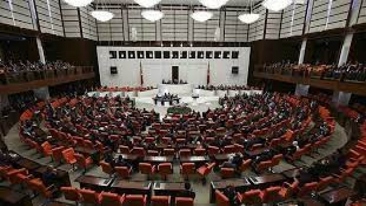 AK Parti’nin torba yasa teklifinde küçük esnaf ve YouTuber’lar da var