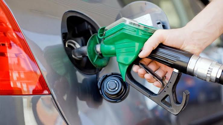 Motorine ve benzine resmen zam geldi!