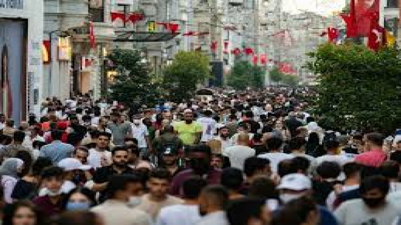 Metropoll anketi: AKP seçmeninin yüzde 70'i, Millet İttifakı seçimi kazanırsa yaşam tarzının etkileneceğini dü