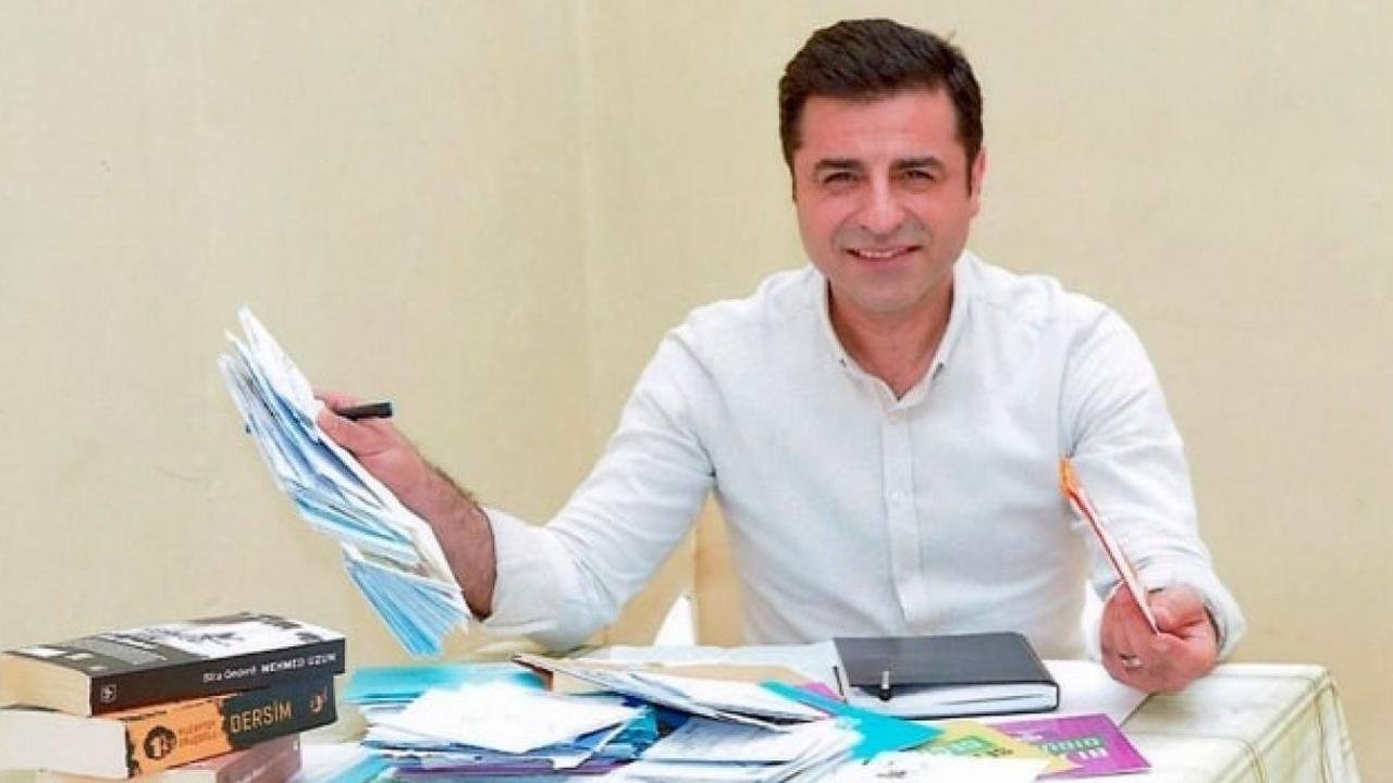Demirtaş'tan erken seçim mesajı: Öyle, sadece tweet atarak olmaz bu iş; meydanlarda, alanlarda, sahalarda olma