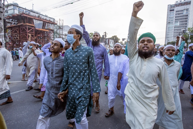 Bangladesh: two Hindu men killed and temples vandalized