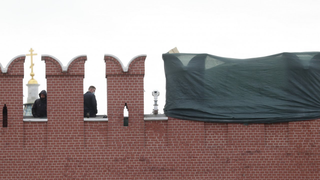 Fırtına Kremlin’in burcunu yıktı, Kızıl Meydan ziyarete kapatıldı