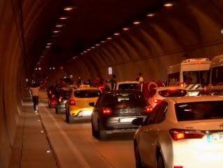 Ataşehir ve Ümraniye’de tüneli kapatarak asker eğlencesi yaptılar