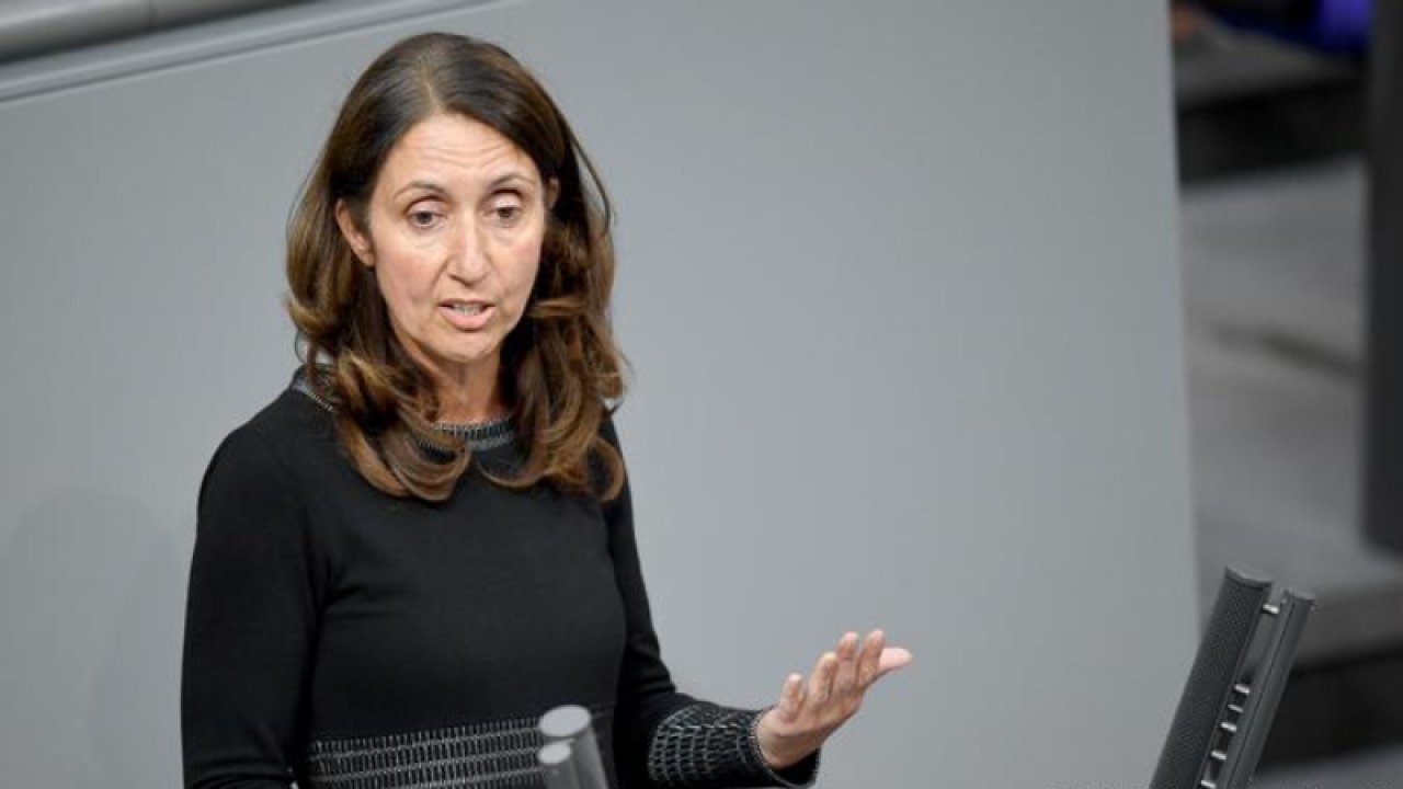 Almanya'da SPD'li Aydan Özoğuz, Alman Federal Meclisi Başkanvekili seçildi