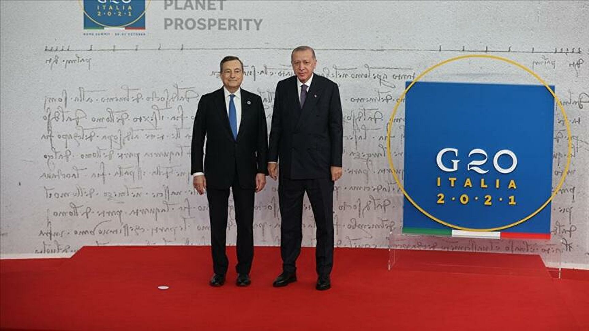 Cumhurbaşkanı Erdoğan, G20 için gittiği Roma'da İtalya Başbakanı Draghi tarafından karşılandı