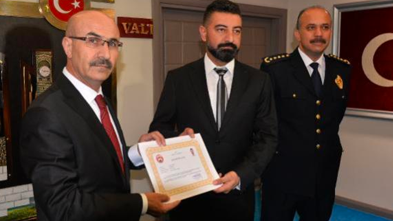 Validen ödül alan narkotik polisi, 25 kilo eroinle yakalandı