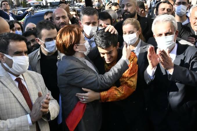 İyi Parti Genel Başkanı Akşener'e Bingöl ziyaretinde tepki: Bir de gelmiş oy istiyorsun