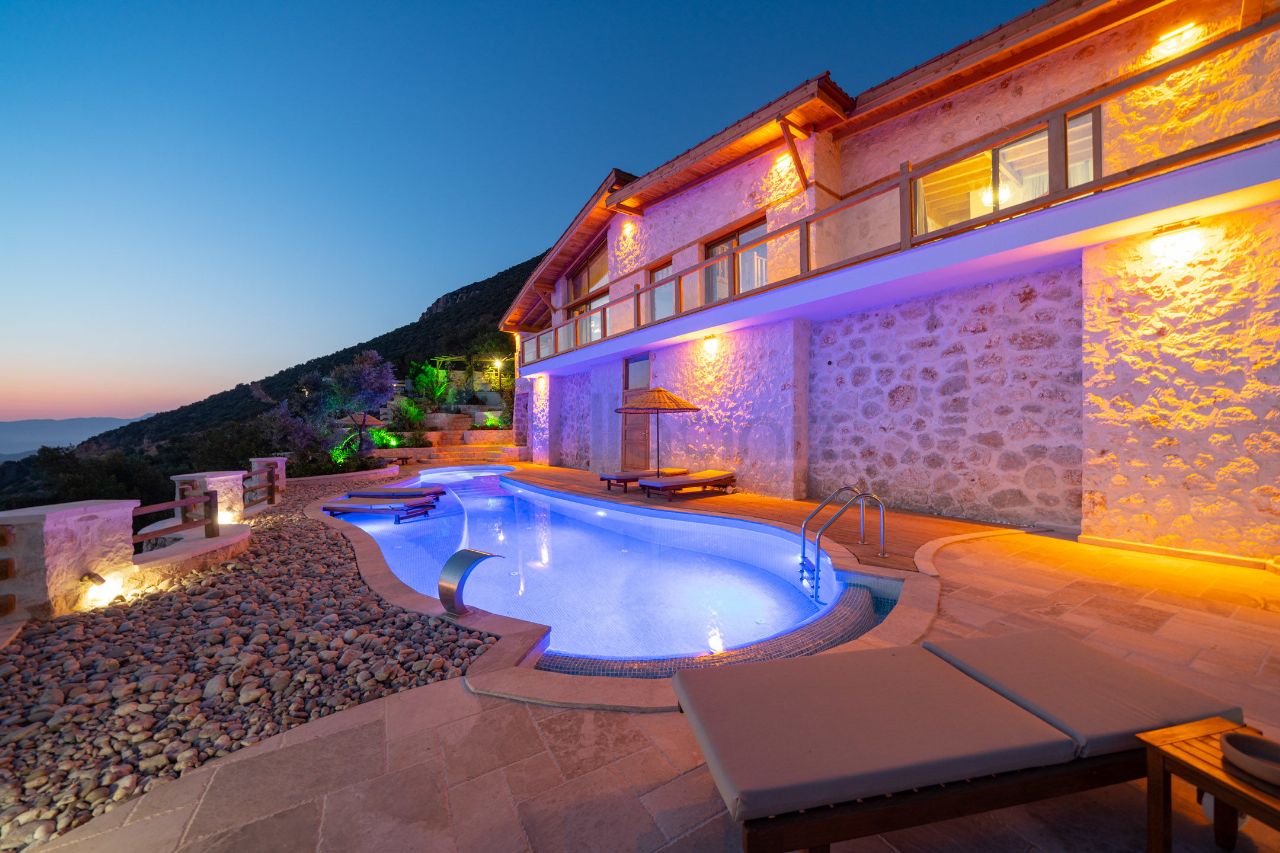 Tatil Yaklaşıyor, Villada Tatilin Tam Zamanı