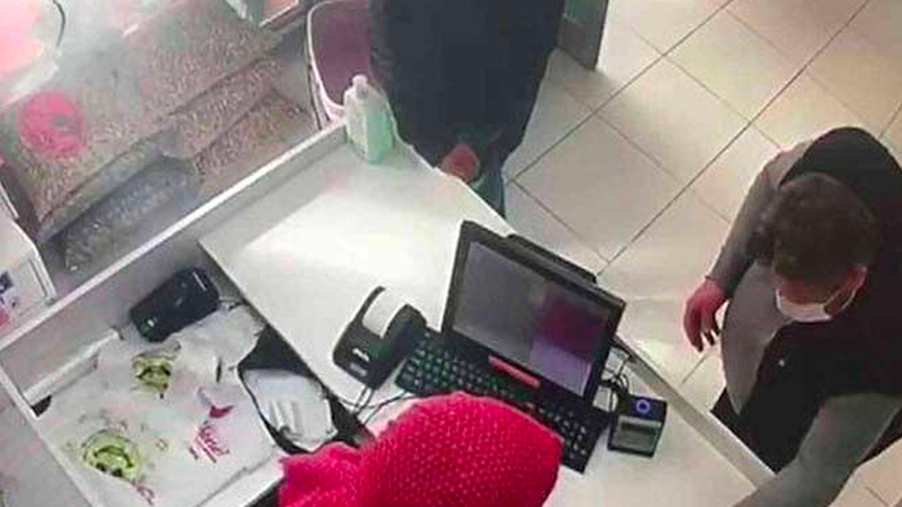 Haberlerde kendilerini gören hırsızlar çaldıkları paranın 2 katını geri getirip helallik istediler