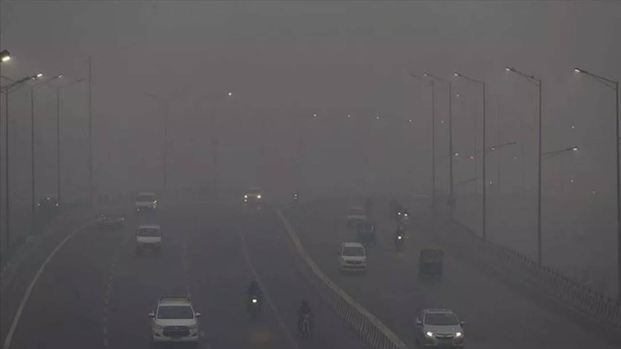 Hindistan'da hava kirliliği nedeniyle eğitime ara verildi!