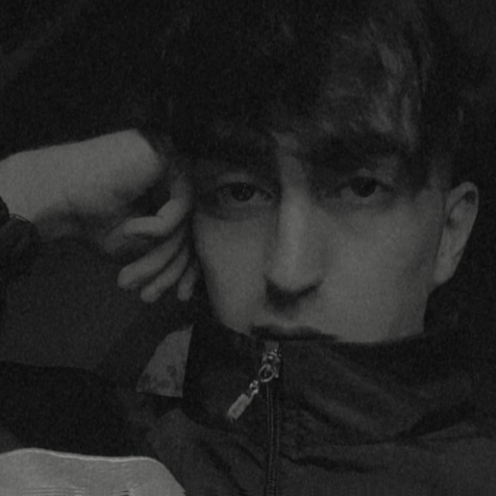 Genç Oyuncu Ferhat Şaşkın Attığı Aşk Tweetleri ile Kullanıcıların Dikkatını Üzerine Çekti