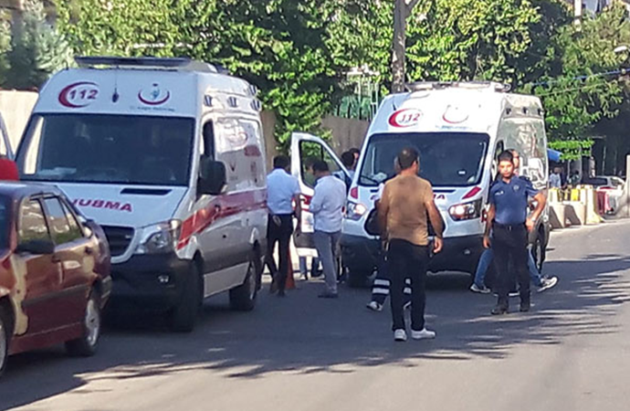 Diyarbakır’da polis merkezine patlayıcı ve silahla saldırı düzenlendi! Yaralılar var…