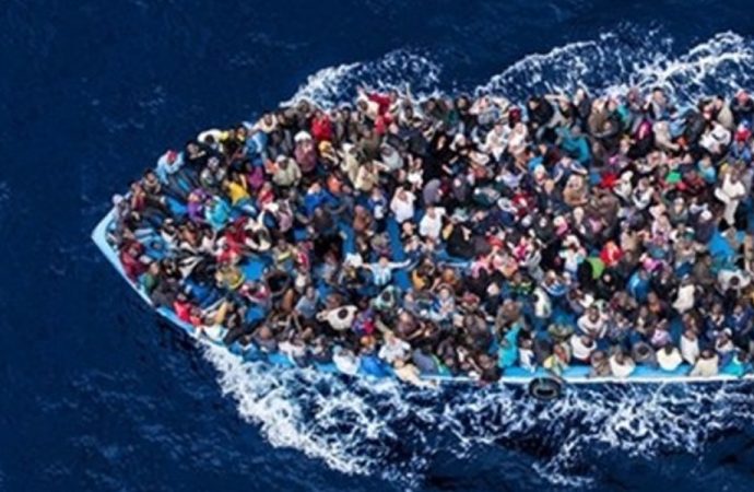 Fas açıklarında 5 günde denizde mahsur kalan 438 düzensiz göçmen kurtarıldı
