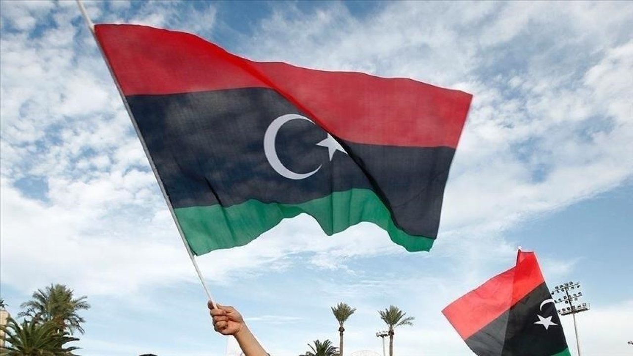 Libya'da silahlı gruplar başbakanlık binasını kuşattı