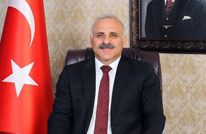 AKP’li belediye başkanı kendini atadı, maaş aldı