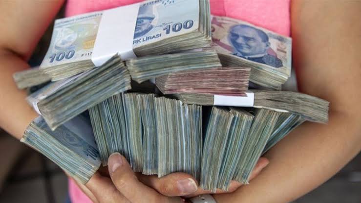 Cumhuriyet yazarı Bursalı: Bir torba dolusu parayla beş tane ekmek almaya gidilecek günlere pat diye ulaşabili