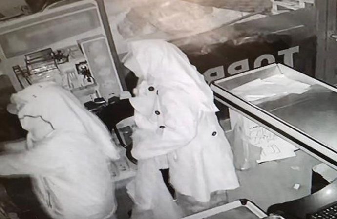 Erzurum polisi, başörtülü erkek hırsızların peşinde