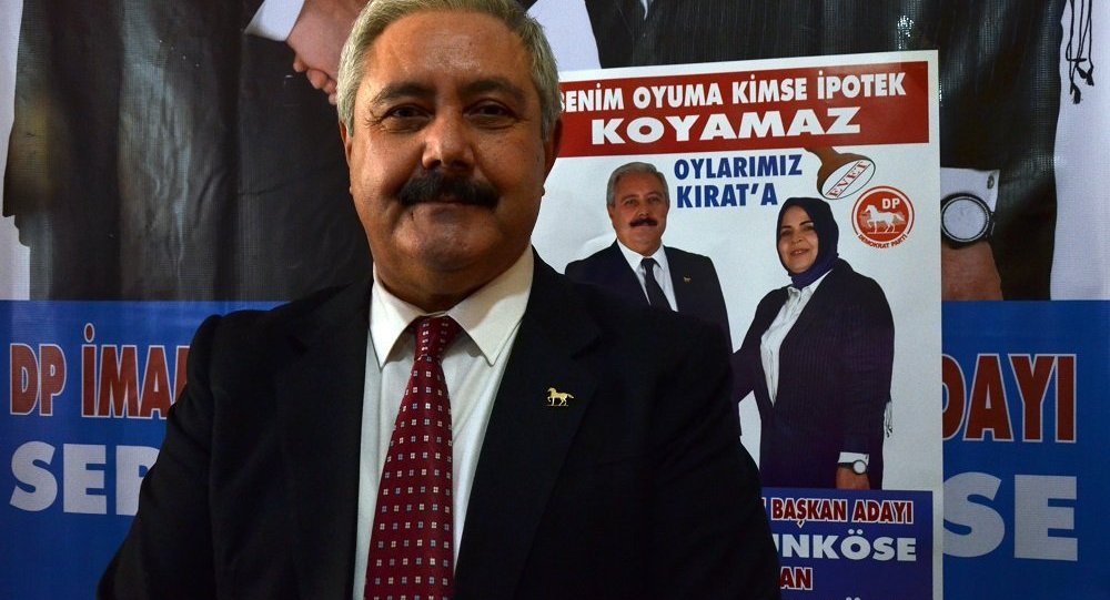 Adaylığı düşürülünce eşini aday yaptı, kendini de fahri başkan ilan etti