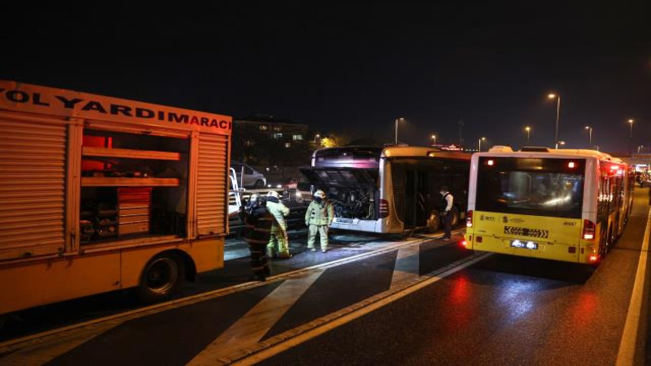 Seyir halindeki metrobüs alev aldı!