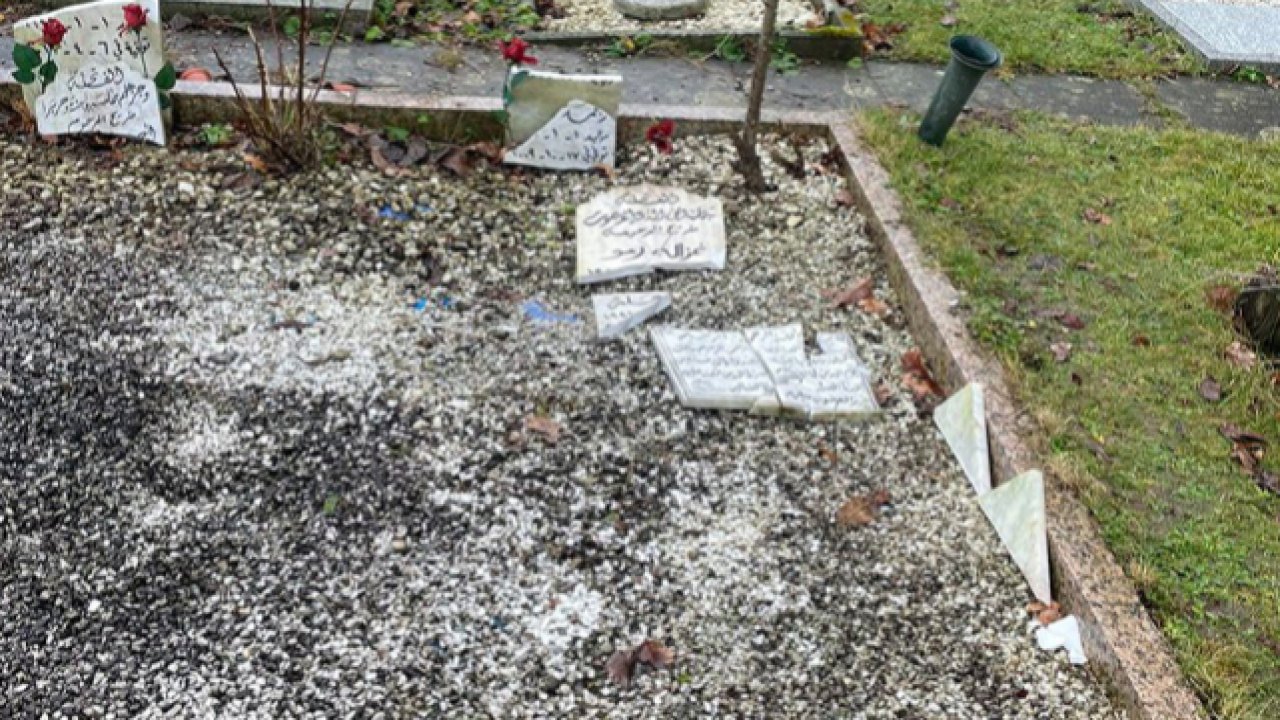 Türkiye Dışişleri, Almanya’da Müslüman mezarlığına saldırının faillerinin bulunmasını talep etti