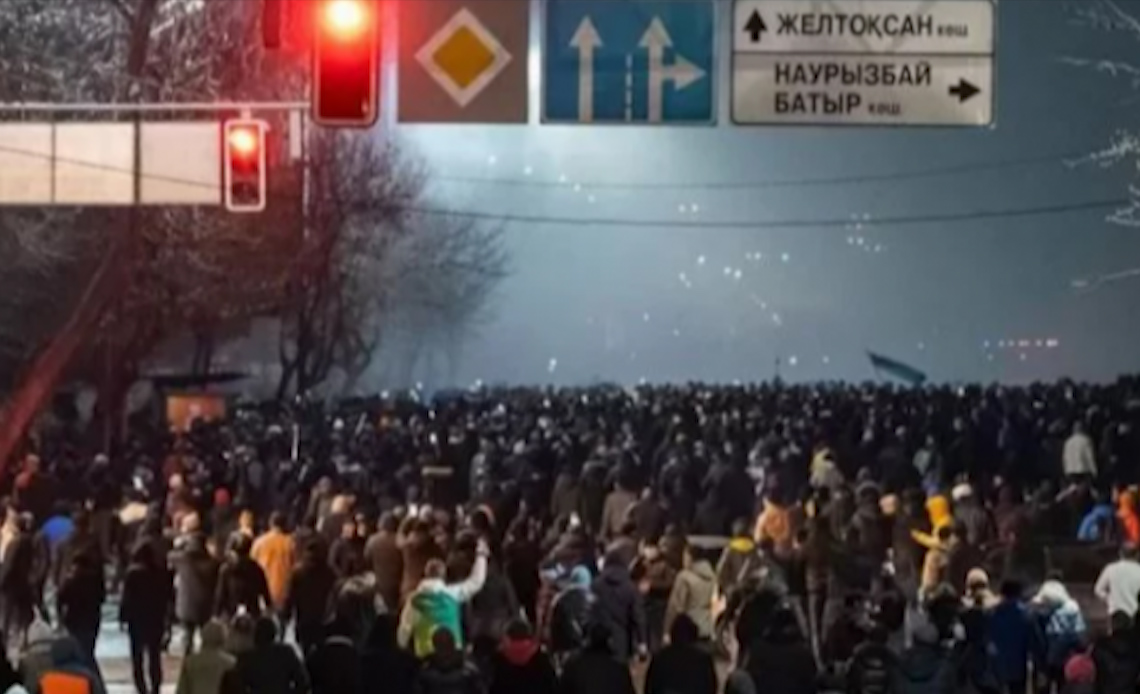 Kazakistan’da akaryakıt zammı protestoları nedeniyle hükümet istifa etti