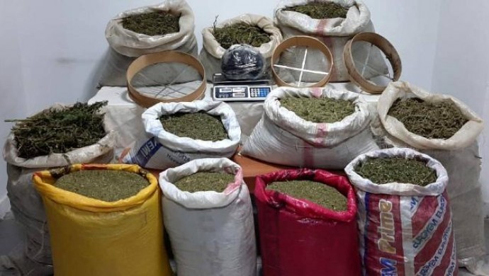 Evinde 253 kilo esrarla yakalanan kişi istihbarat elemanı çıktı iddiası