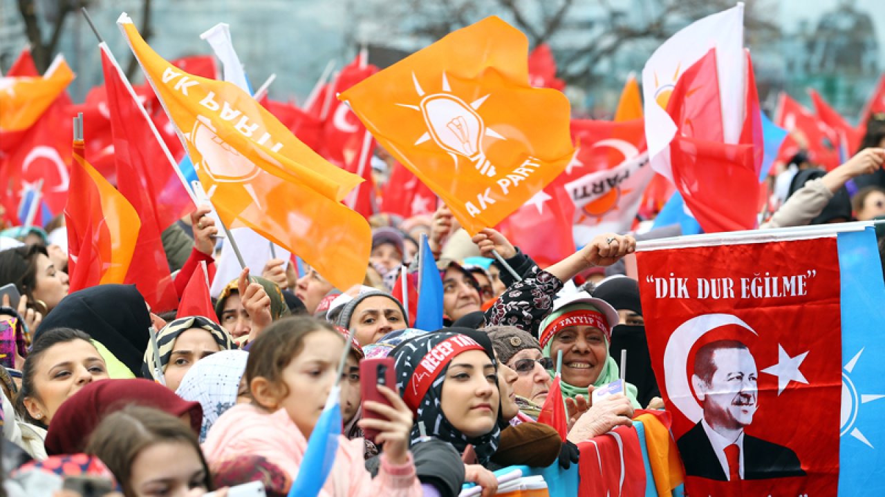Karar gazetesi yazarı Karaalioğlu: Bilinmesinde fayda var, AK Parti seçmeni sanılanın aksine makarnaya, kömüre