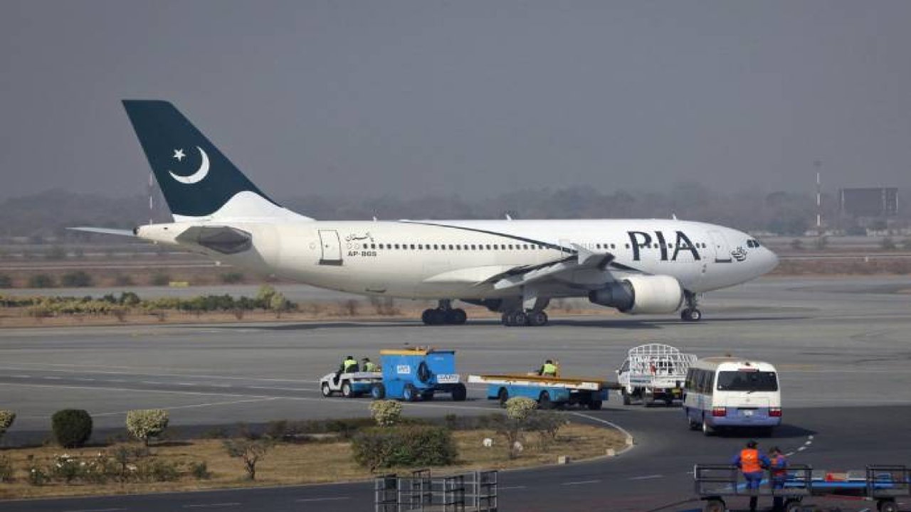 Pakistan Havayolları'nda mesaisi biten pilot acil iniş yaparak uçağı bıraktı