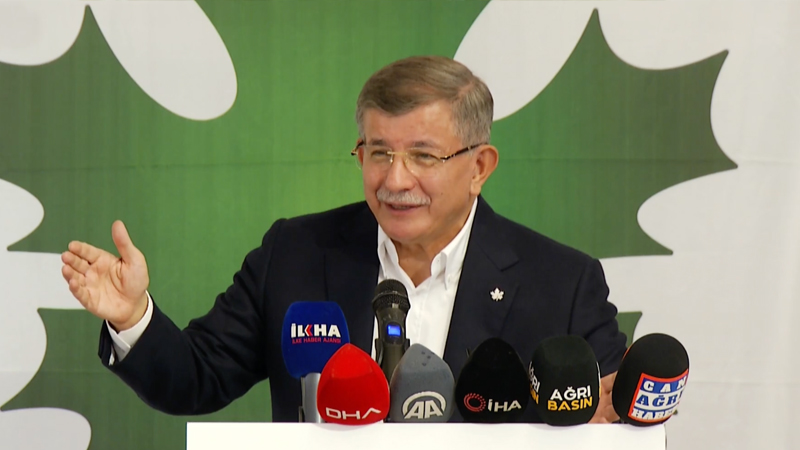 Davutoğlu: İki koyun güdemeyecek olanları ülkenin en önemli bakanlıklarına atarsanız, üretimi de yatırımı da b
