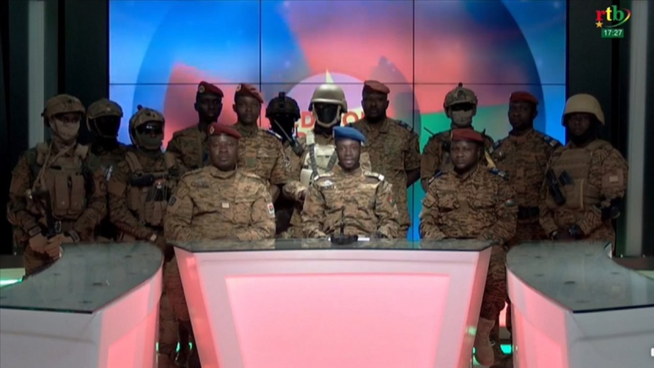 Burkina Faso'da ordu yönetime el koydu
