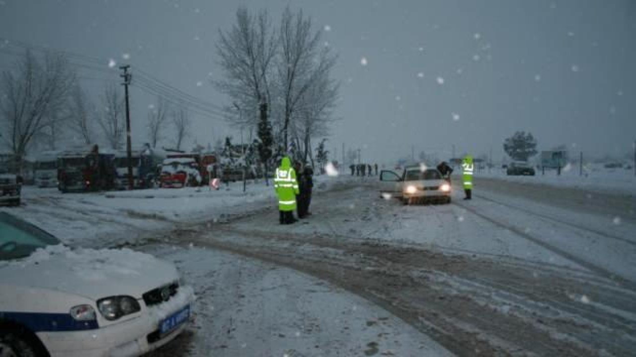 Antalya-Konya karayolu araç trafiğine kapatıldı