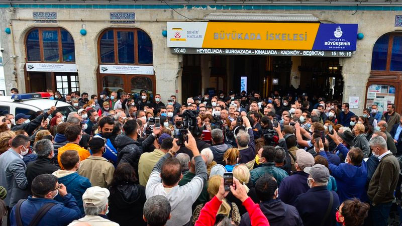 Halk TV yazarı Saymaz: TÜGVA, Adalar'da davayı kaybetti