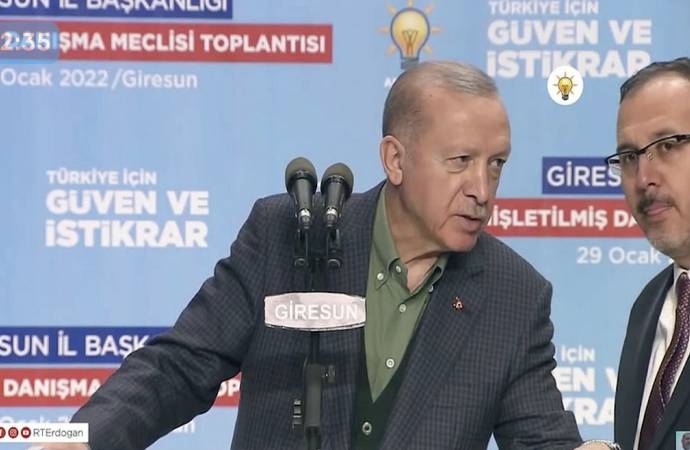 Erdoğan salondan şikayetçi oldu: Yine basit bir düğün salonunda yaptık