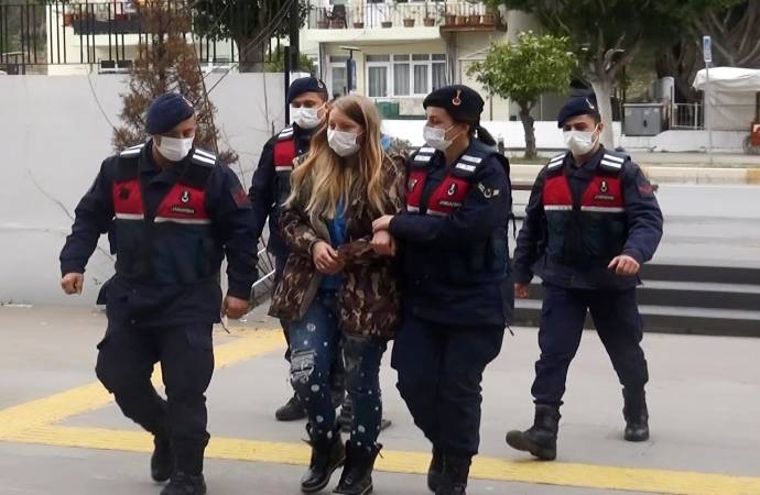 Üçlü ilişkide sert davranan arkadaşının cinsel organını kesip öldürdü: Polislere ‘et doğradım’ dedi