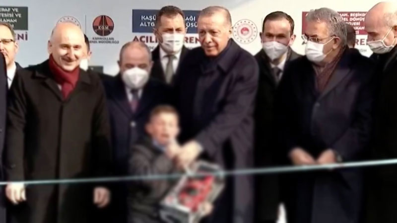 İmamoğlu: Devleti yönetenler, masum bir çocuğa söyletilmiş “hain” ifadesine gülüyor, memleketimde bu şovun ya