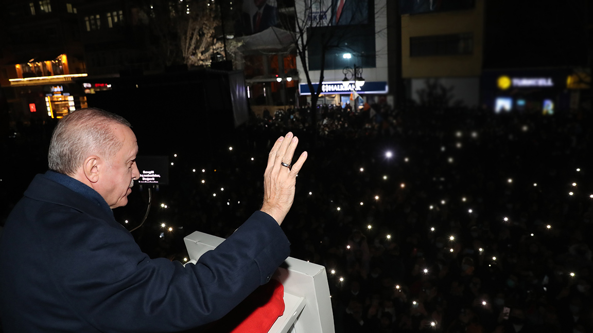 Erdoğan: Ruhları tek parti faşizminden bir adım öteye geçememiş muhterislerin ülkemizin kazanımlarını birer bi