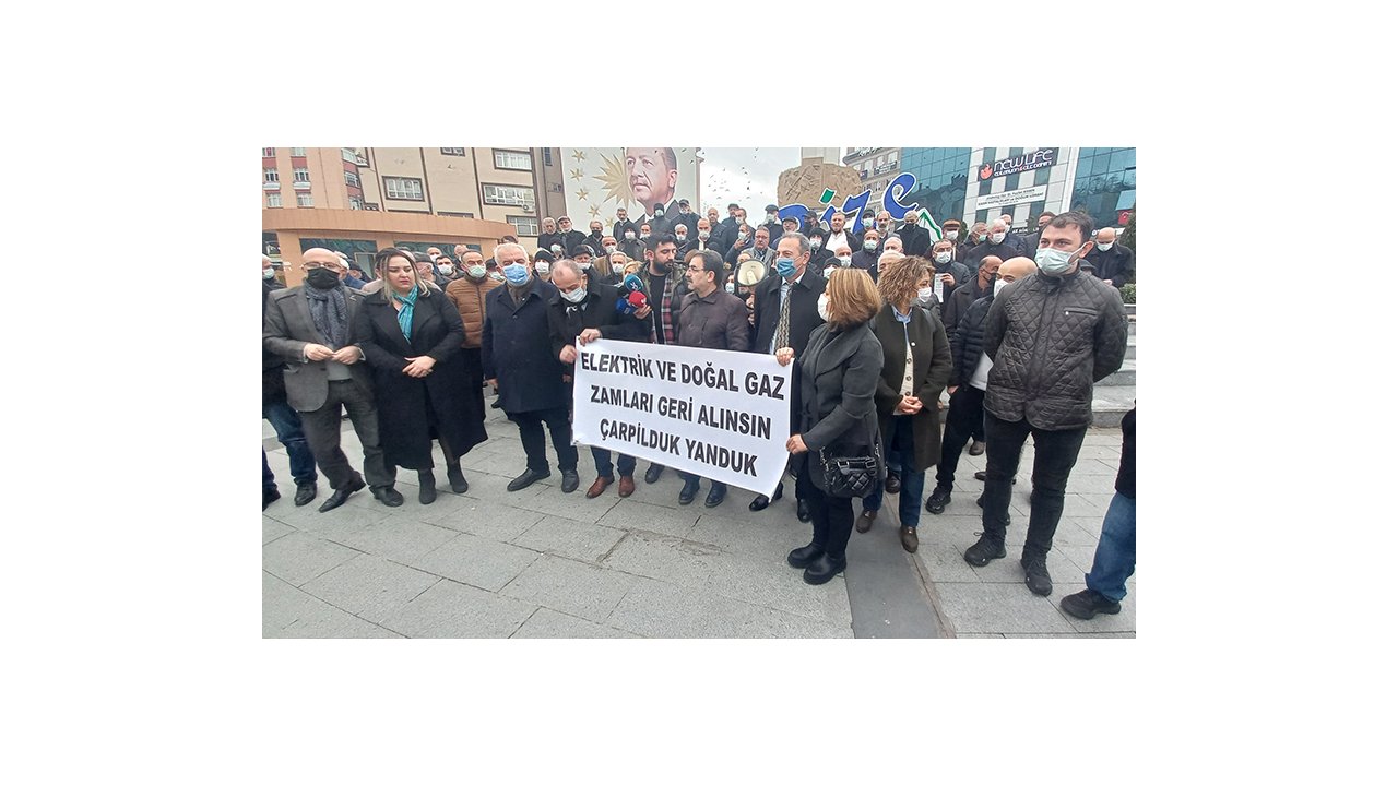 Rize'de elektrik ve doğalgaz zammı protestosu: 'Zamlar geri alınsın; çarpilduk, yanduk'