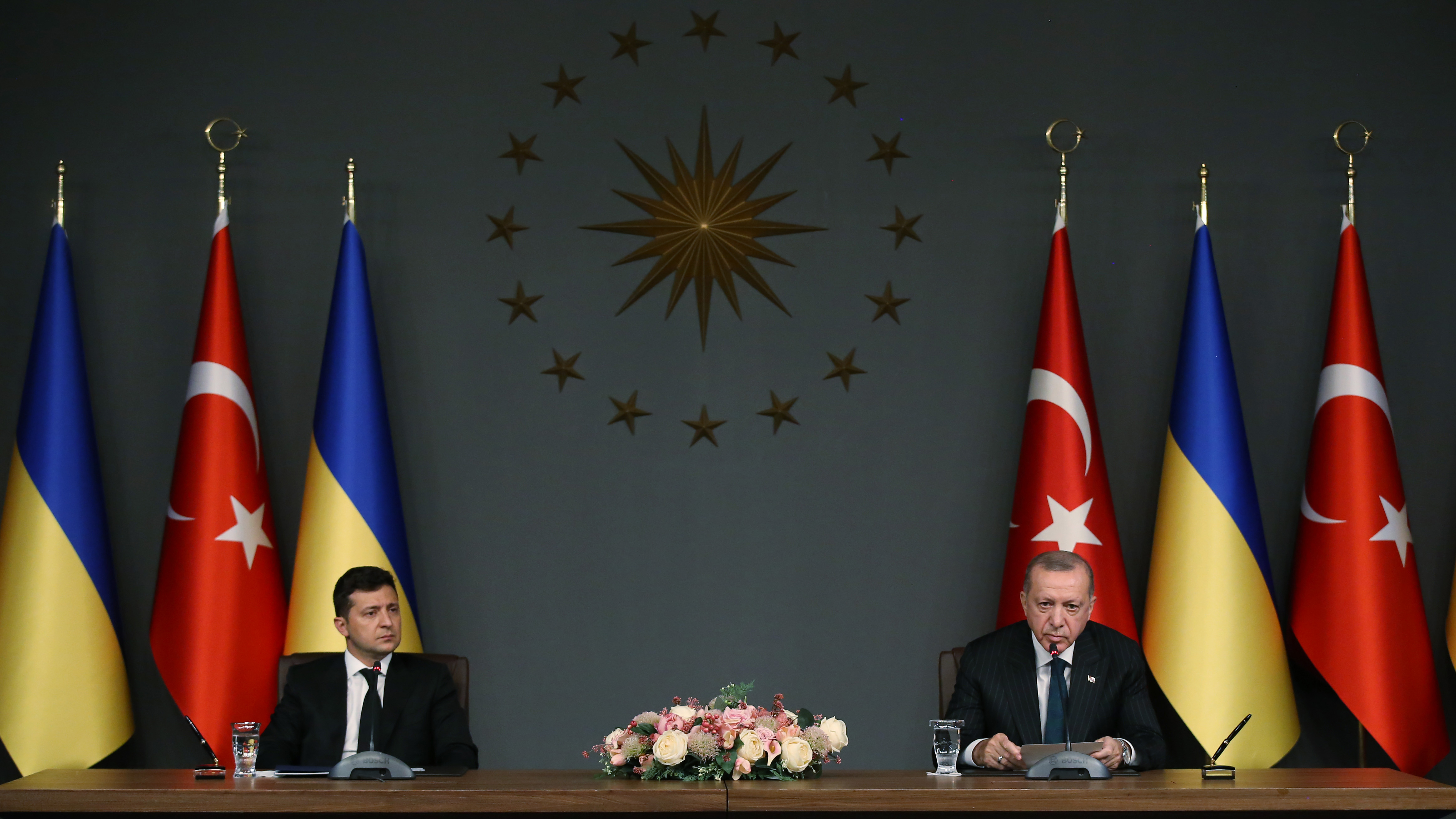 Üst düzey Türk yetkili: Erdoğan perşembe günü Ukrayna'da Zelenski ile görüşecek, Putin'in Olimpiyatlar'dan son