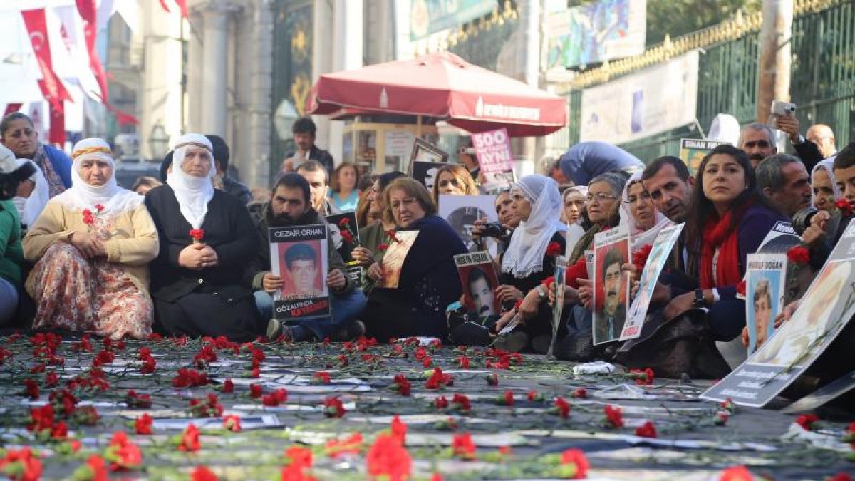 Cumartesi Anneleri'nden Şenyaşar ve Doku ailesinin nöbetlerine destek: 